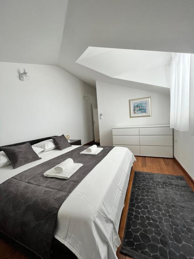 Sky - Beautiful Rooftop Apartment With Shared Pool Split Dış mekan fotoğraf